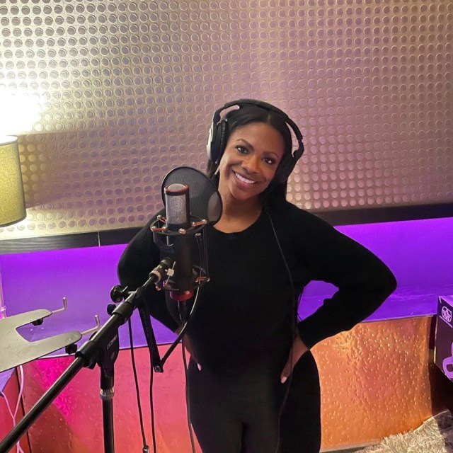 kandi burruss in black outfit in recording studio