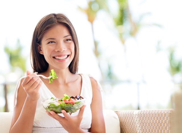 Woman eating salad - best ways to speed up your metabolism