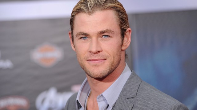 chris hemsworth with blonde hair and ponytail