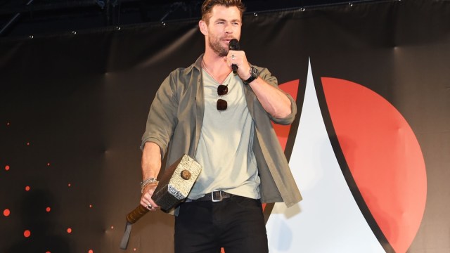 chris hemsworth holding thor's hammer