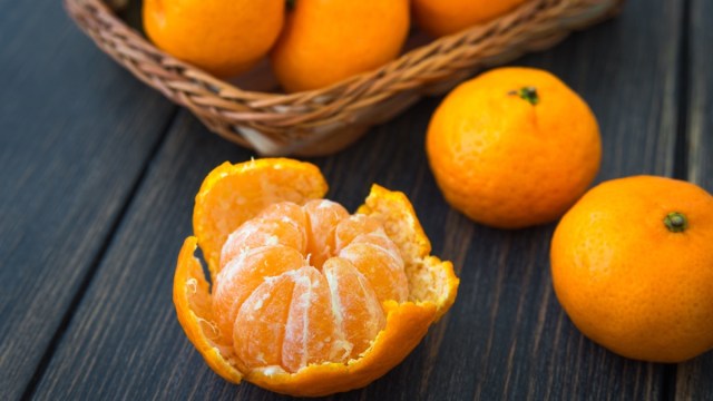 tangerines in bowl and on black background