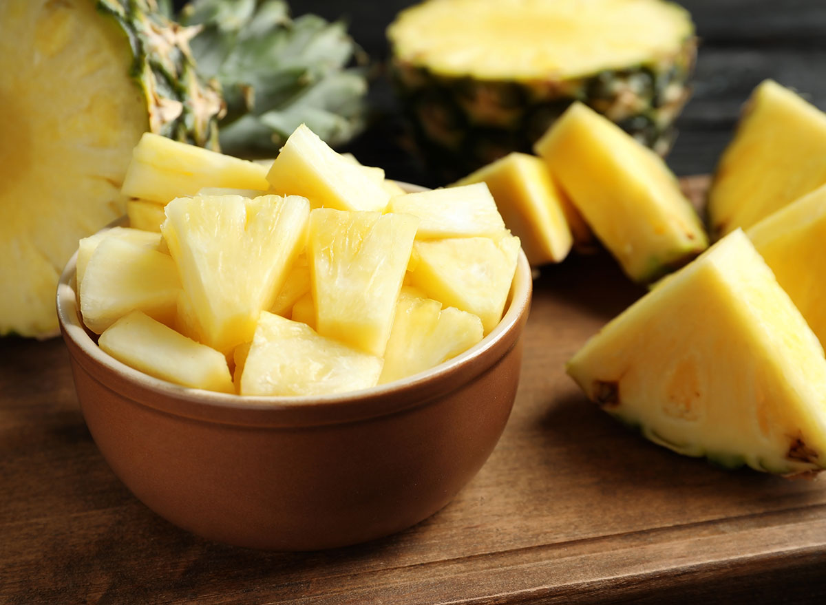 sliced pineapple