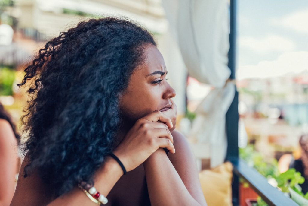 girl looking far how to stop living in the past 